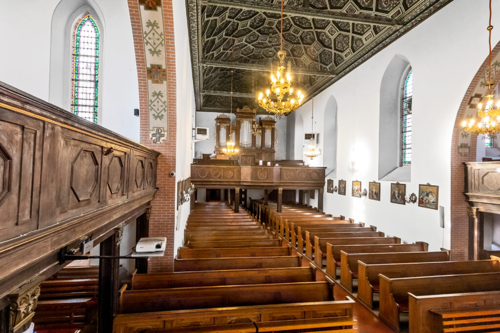 Kościół Wniebowzięcia Najświętszej Maryi Panny z XIII w. Świątynia z charakterystyczną piękną wieżą neogotycką oraz wyjątkowym, bogato zdobionym sklepieniem.